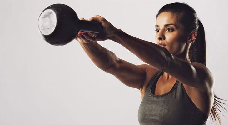 thuis sporten met gewichten