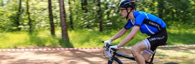 paleo dieet kritiek, man op mountain bike