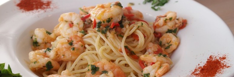 vetverbranding stimuleren om een wasbordje te kweken, bord spaghetti met garnalen